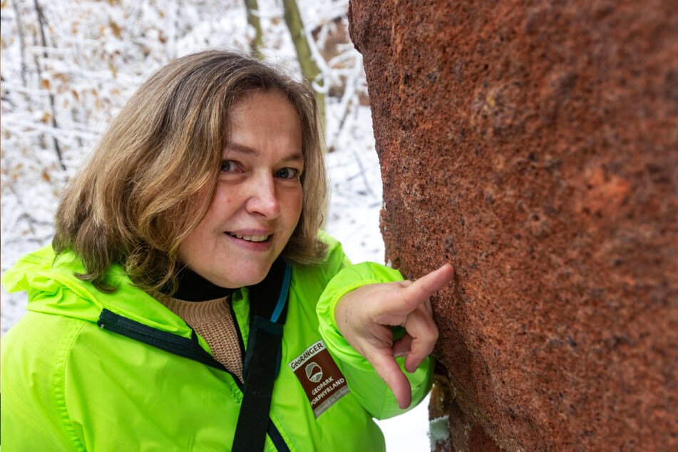 Geo-Rangerin Anja Schwulst (54) kennt das Rochlitzer Bergareal wie ihre Westentasche.