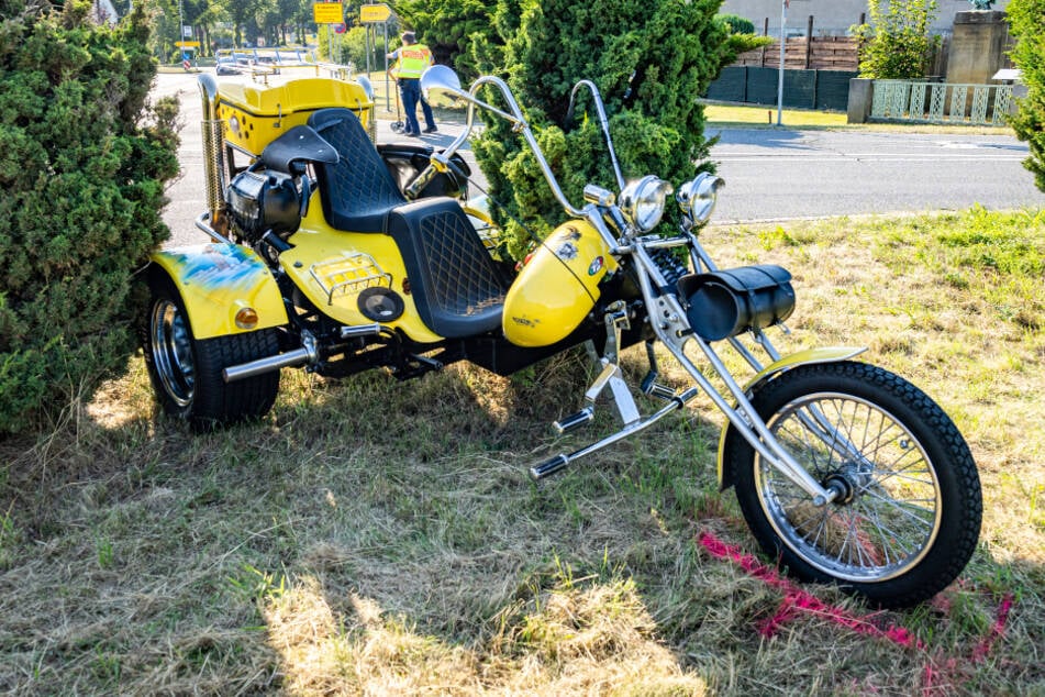 Unfall an Kreuzung: Trike-Fahrer schwer verletzt