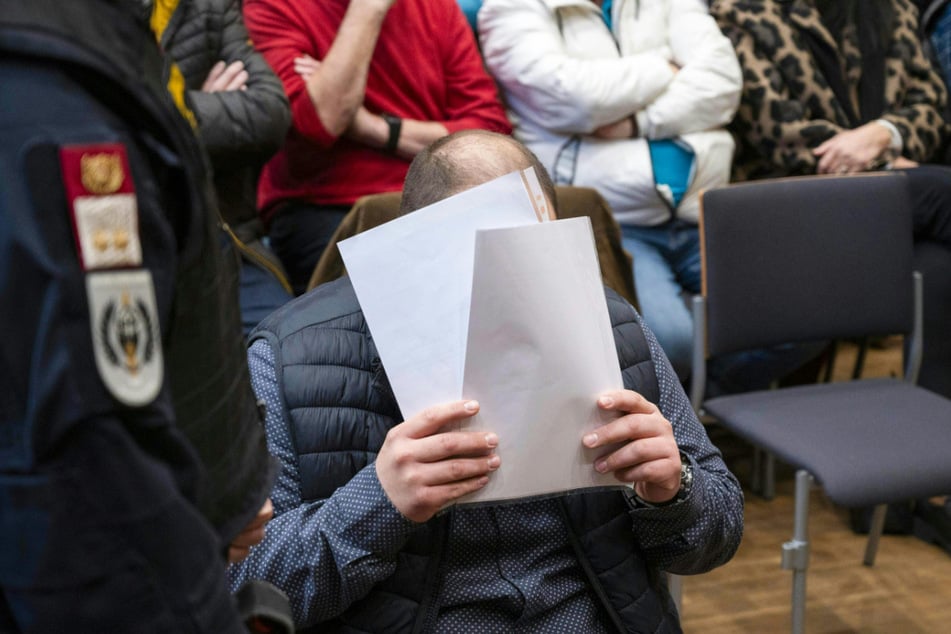 Der angeklagte Kevin M. (27) sitzt im Innsbrucker Landgericht.