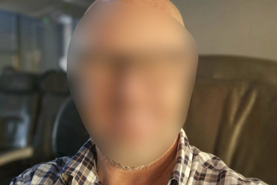 Tony R. (58) war jahrelang Führungskraft, nicht nur für die Vereinigten Spezialmöbelfabriken. Jetzt ist er seinen Job bei seinem deutschen Arbeitgeber los.