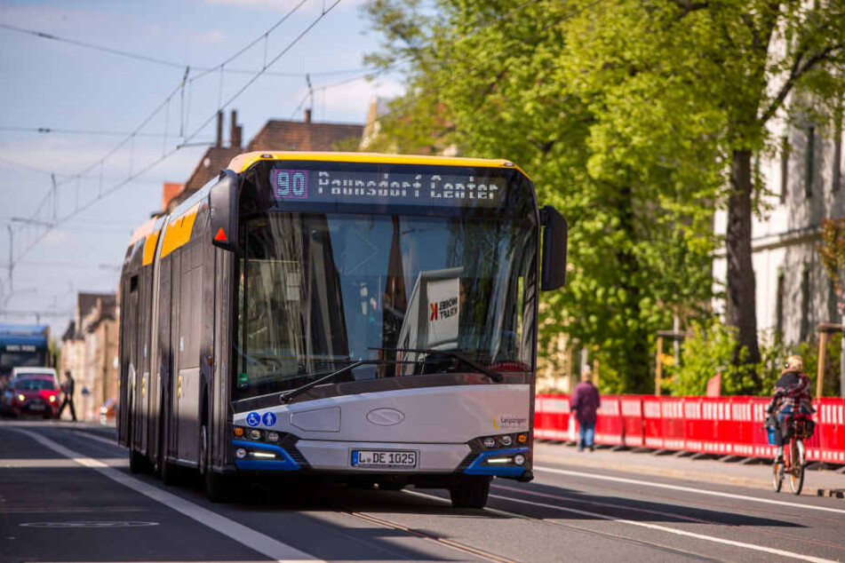 Um einen Crash zu verhindern, musste der 60-jährige Busfahrer voll in die Eisen gehen. (Archivfoto)