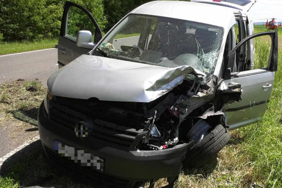 Der am Unfall beteiligte VW wurde ebenfalls schwer beschädigt.