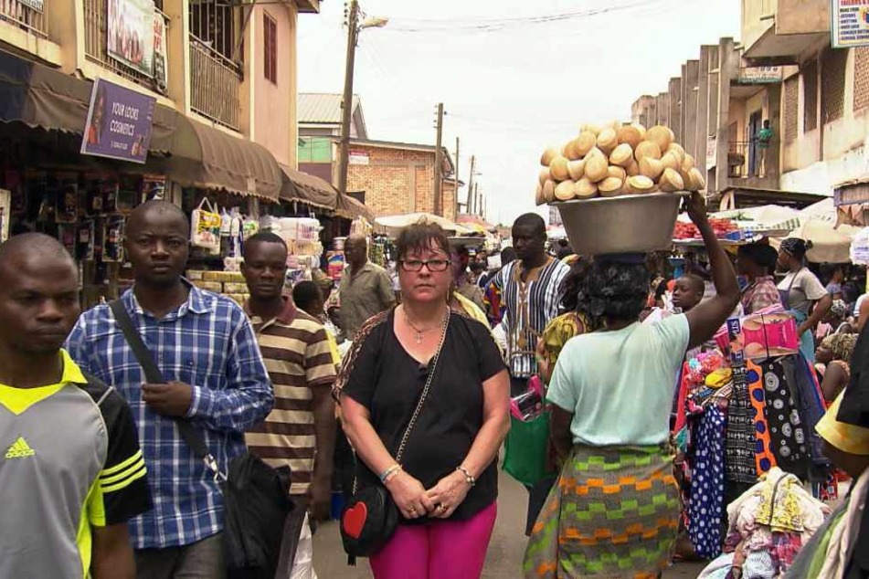 Und plötzlich stand Elvira allein da, ohne Geld und Mann in Ghana.