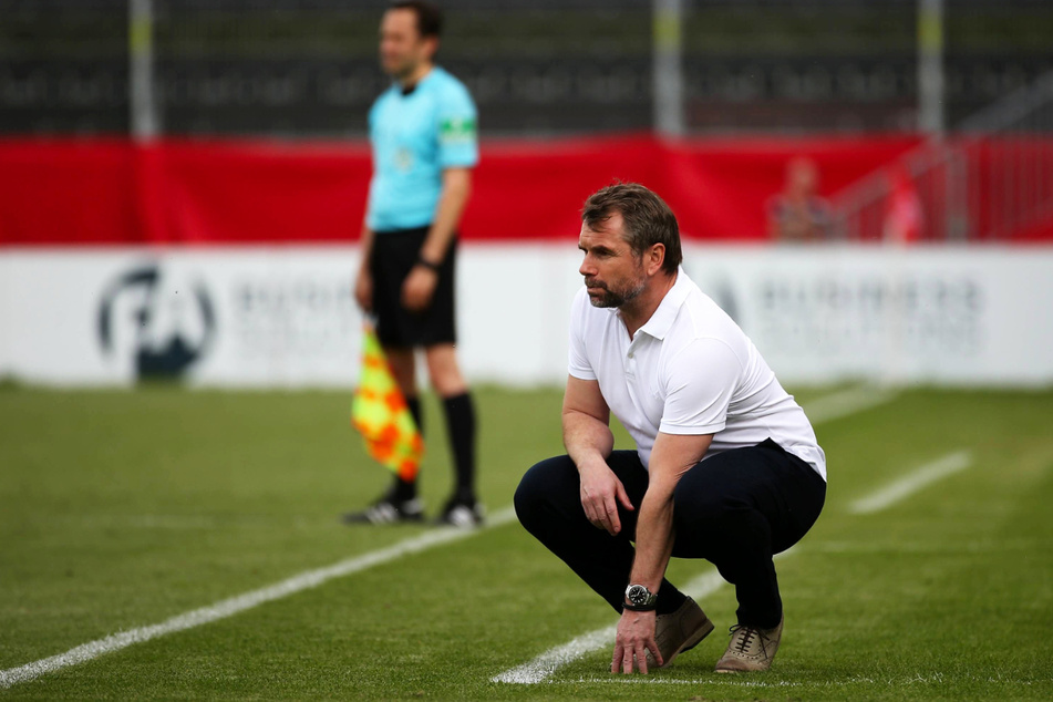 Bernd Hollerbach (52) war 2016/17 Trainer in Würzburg. Zur Hinrunde Sechster, stieg er nach einer sieglosen Rückrunde ab.