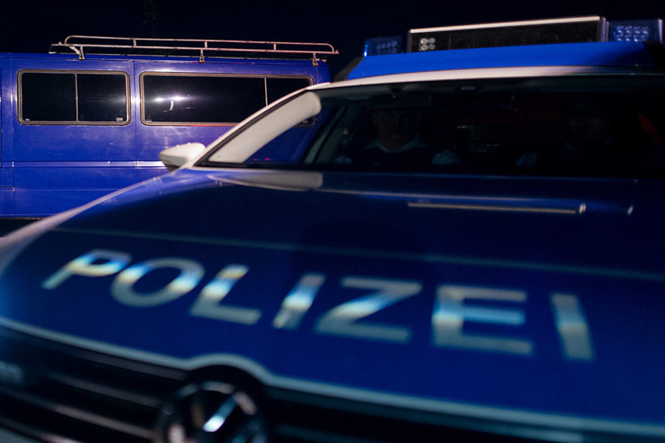 Der 67-Jährige ortete sein gestohlenes Handy und führte die Polizei damit zu zwei mutmaßlichen Einbrechern (Symbolbild).