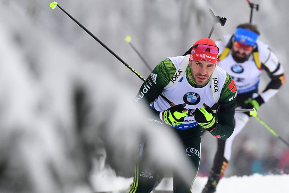 Michael Rösch beim Weltcup-Sprint in Oberhof hinter Arnd Peiffer .