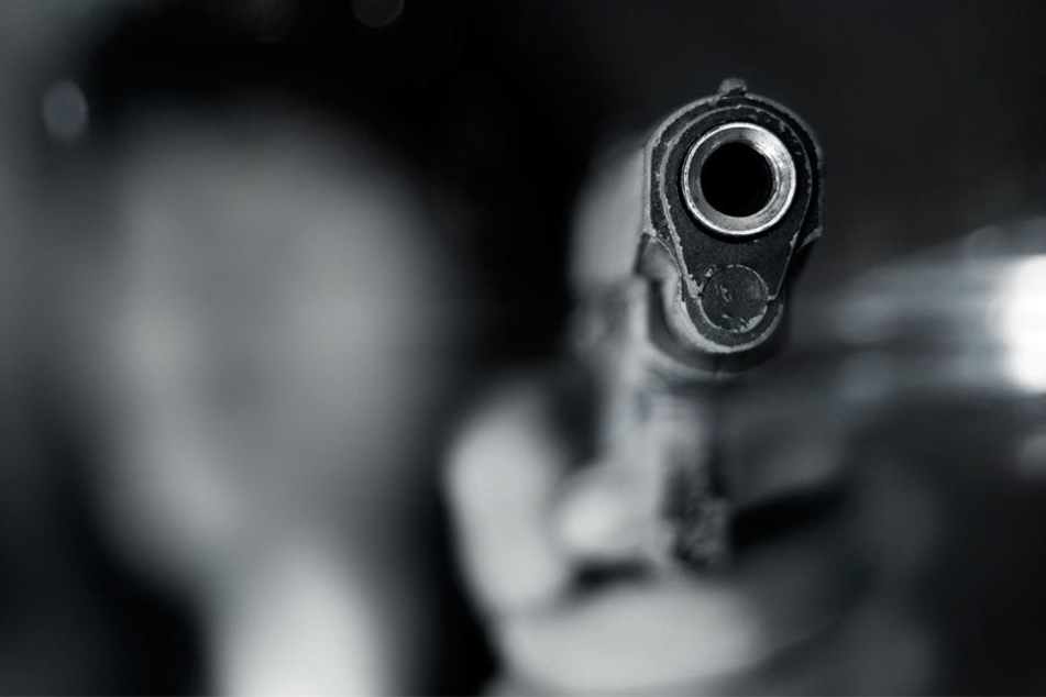 Die Täter haben mindestens sechs Mal auf das Haus geschossen. (Symbolbild)