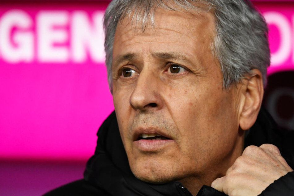 Coach Lucien Favre wurde mit seinem BVB nach drei Siegen in Folge vom FC Bayern München wieder auf den Boden der Tatsachen zurückgeholt.