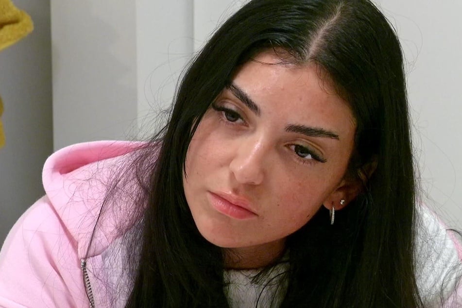 Jenni muss nicht nur gegen die anderen Paare, sondern noch dazu gegen ihren eigenen Teampartner ankämpfen.