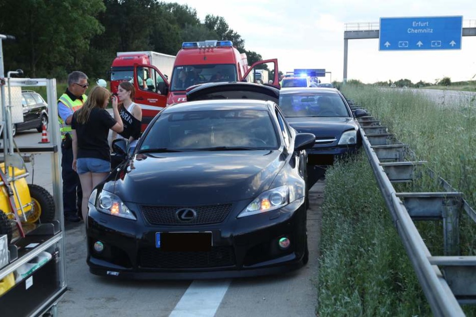 In den Unfall waren mindestens sechs Fahrzeuge verwickelt.