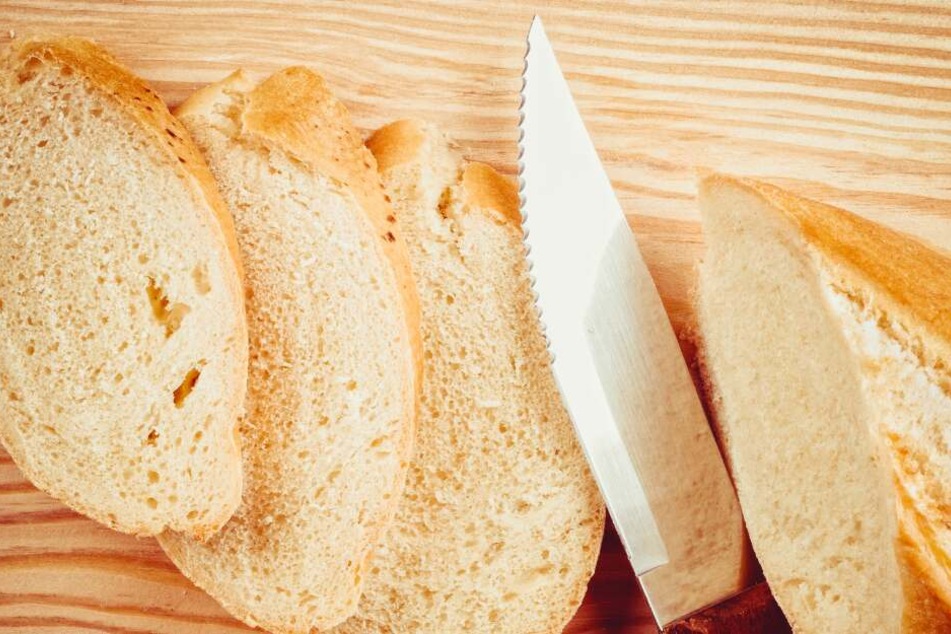 Die Angeklagte gestand, ihren Mann spontan mit einem Brotmesser erstochen zu haben (Symbolbild).
