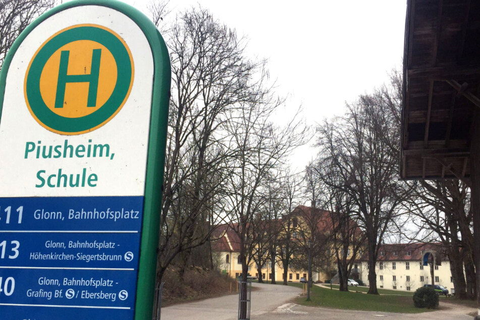 Die Staatsanwaltschaft München II hat Vorermittlungen eingeleitet gegen einen früheren Erzieher des Jugenddorfes Piusheim im Kreis Ebersberg sowie einen damals angehenden Priester.