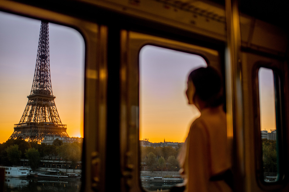 In der Nähe von Paris hat eine Frau in der S-Bahn ein Baby bekommen. (Symbolbild)