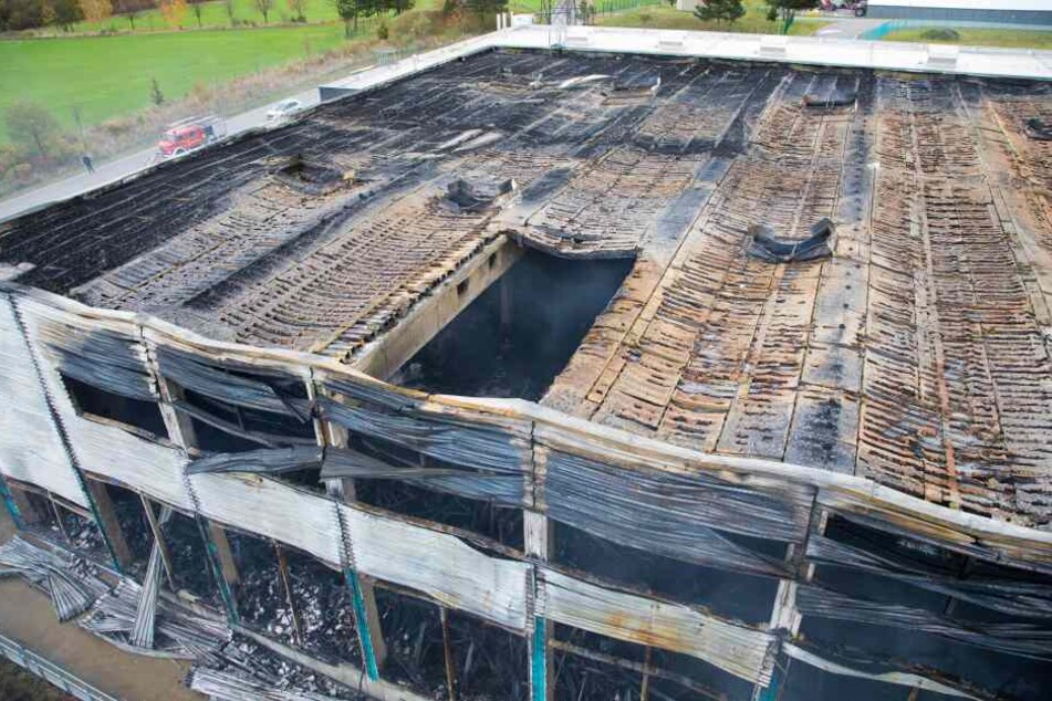 Die Lagerhalle in Oederan brannte vollständig aus.