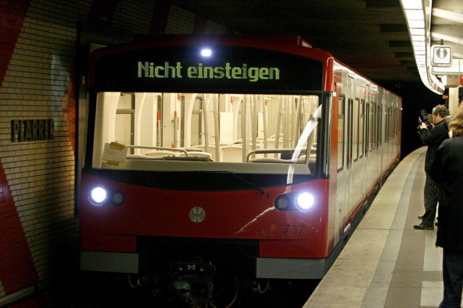 Das Unglück passierte am Zugang zum U-Bahnhof „Langwasser-Nord“. (Symbolbild)