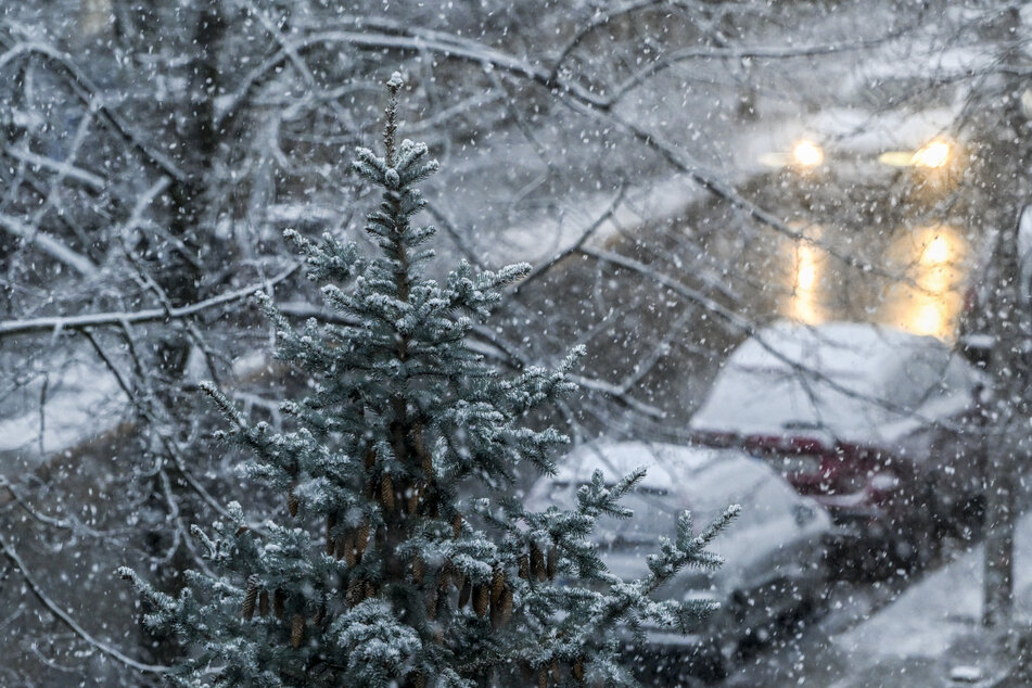 Die Wetterexperten warnen gebietsweise vor Glätte durch überfrierende Nässe oder vorhandenen Schnee. (Symbolbild)