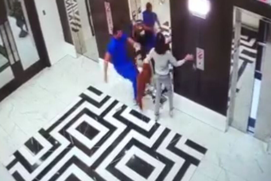 Die Erlösung: Der Hund plumpste wieder herunter.