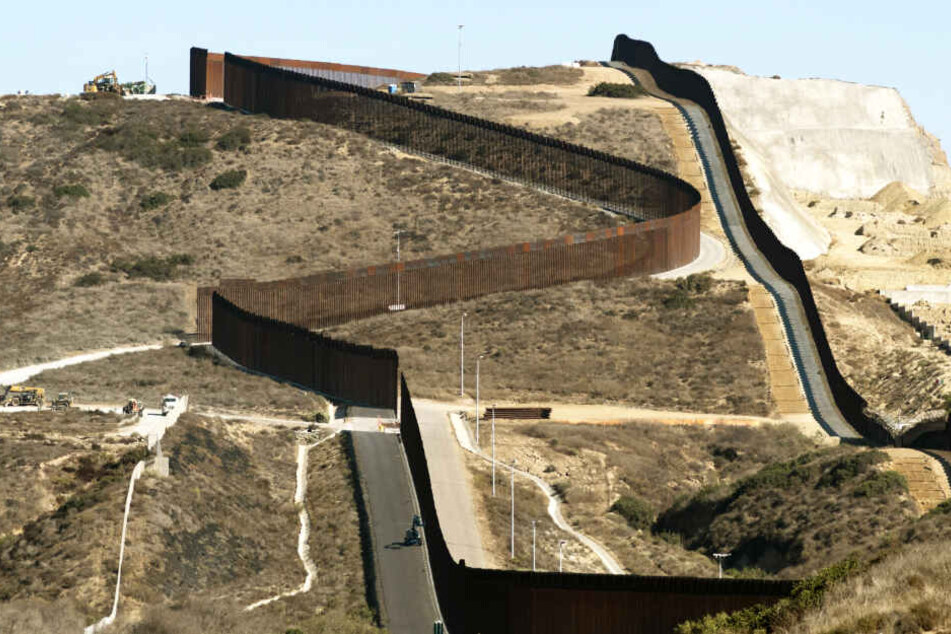 Kontrollen am zweistreifigen Grenzzaun haben unter US-Präsident Donald Trump drastisch zugenommen (Symbolbild).