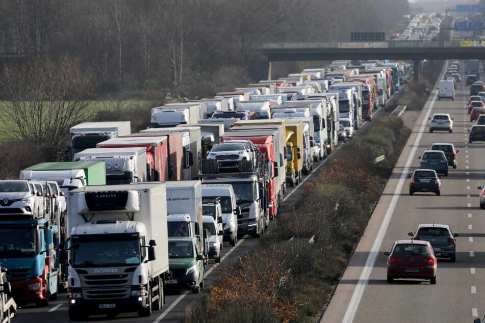 Der Verkehr in NRW wird durch etliche Baustellen ausgebremst.