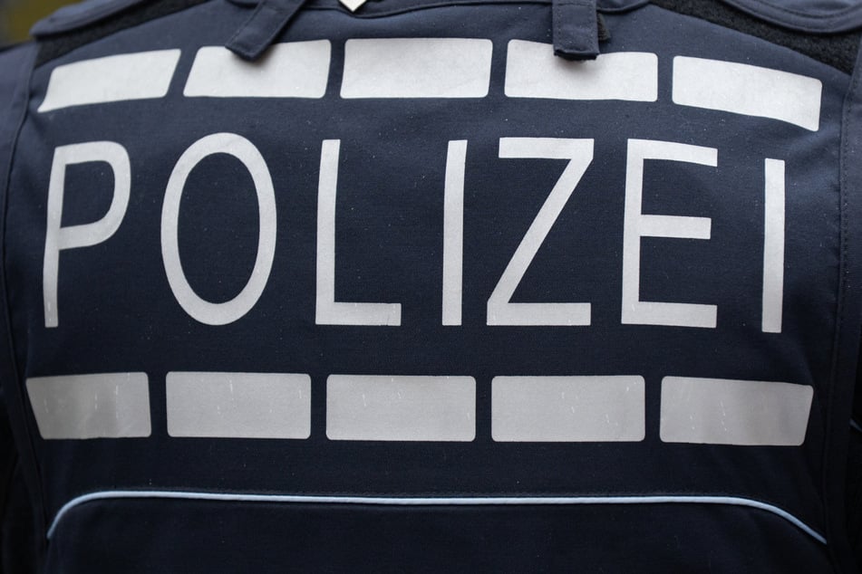 Die Polizei hat am Dienstag zwei Wohnungen in Solingen und Remscheid durchsucht. (Symbolbild)
