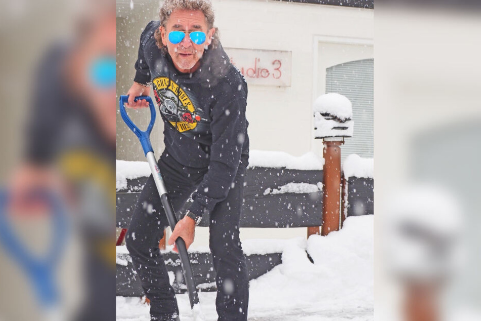 Peter Maffay (69) schippt stilecht Schnee: Jacke und Schal sind nichts für Rocker!