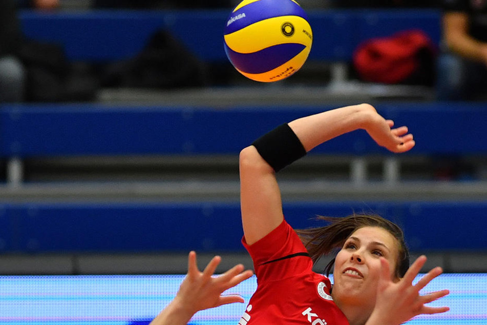 So deutlich wie Sasa Planinsec hier im Angriff gegen Tamara Hoffmann, war der DSC auch Frankreichs Pokalsieger Venelles am Mittwochabend in der Margon Arena überlegen.