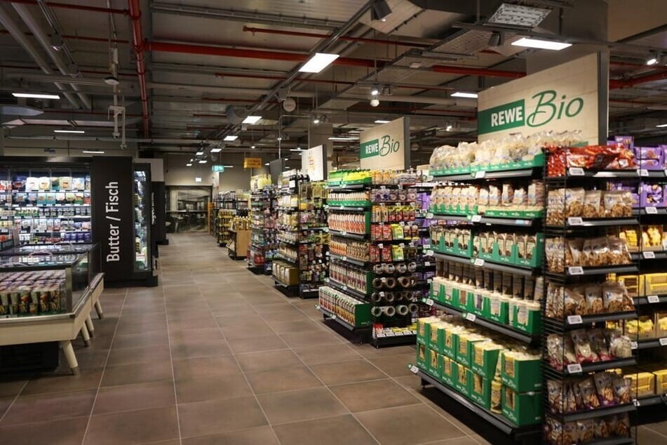 Leipzig: Im REWE-Markt in der Innenstadt gehen einmal pro Woche die Lichter aus: Das steckt dahinter