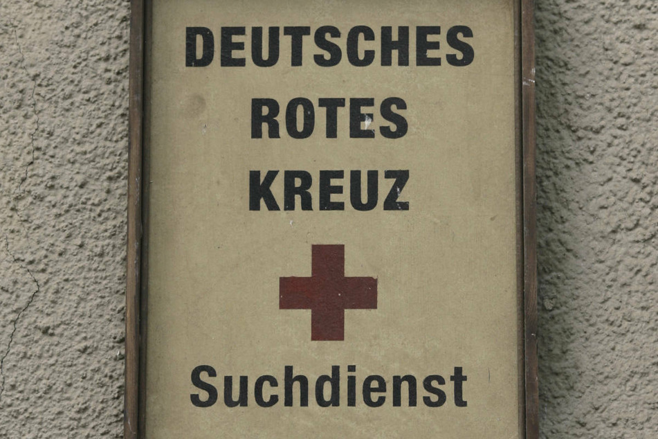 Der DRK-Suchdienst hilft Menschen, die wegen aktueller bewaffneter Konflikte und Katastrophen weltweit von ihren Angehörigen getrennt worden sind.