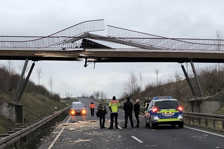 Die Brücke wurde abgerissen, die Vollsperrung aufgehoben.