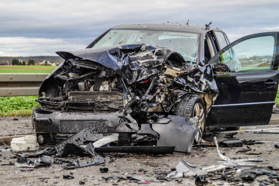 In diesen Golf krachte der Seat-Fahrer frontal.