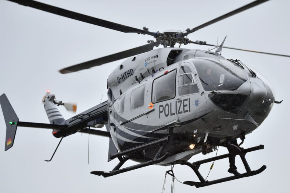 Auch ein Hubschrauber war im Einsatz (Symbolfoto).