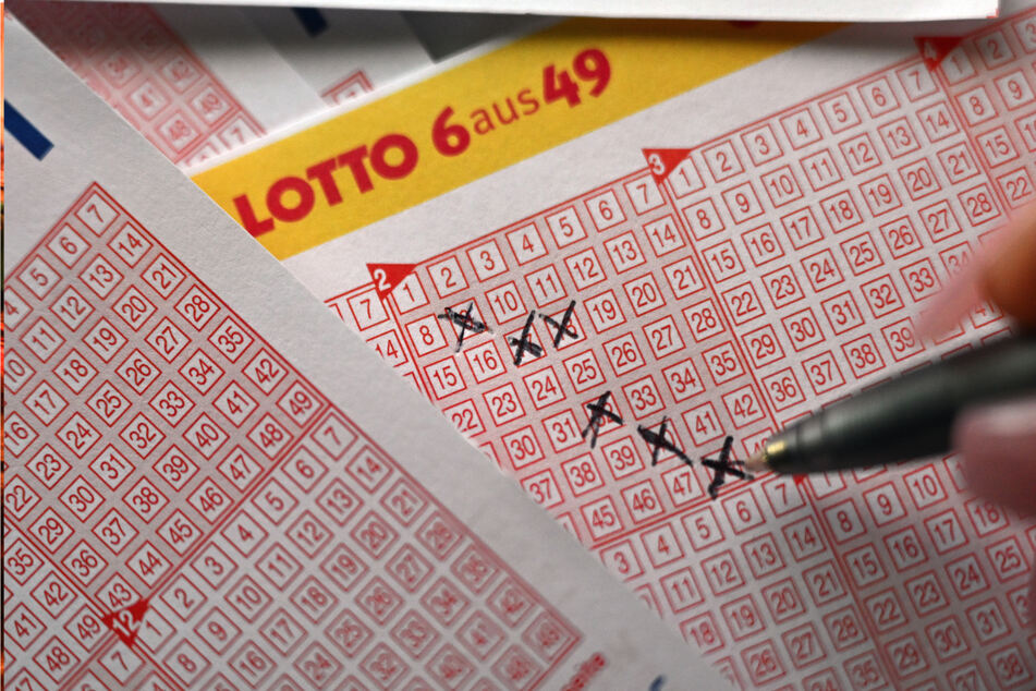 Gut getippt: So viele Lotto-Glückspilze durften sich 2023 über Millionen-Summe freuen!
