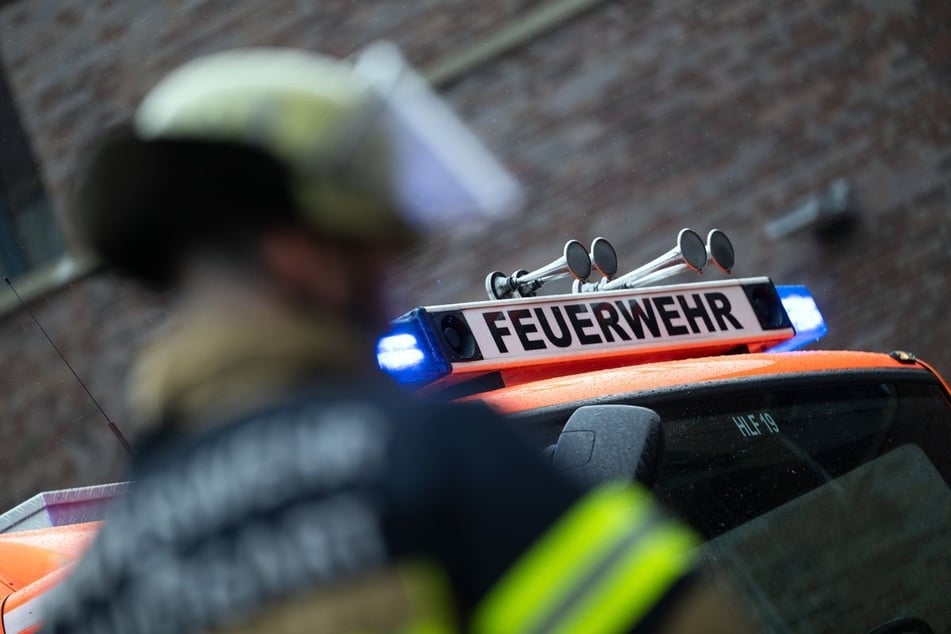 Zehn Kameraden der Berufsfeuerwehr und zehn weitere der Freiwilligen Feuerwehr Olvenstedt waren im Einsatz. (Symbolbild)