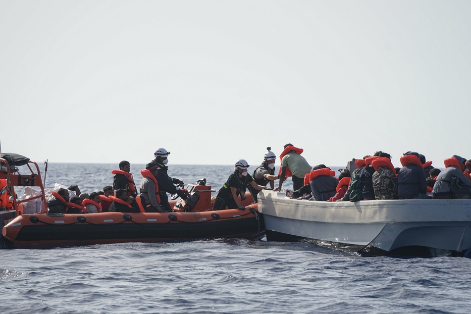 Die Crew der Sea-Watch 3 rettete im Mittelmeer erneut zahlreiche Geflüchtete.
