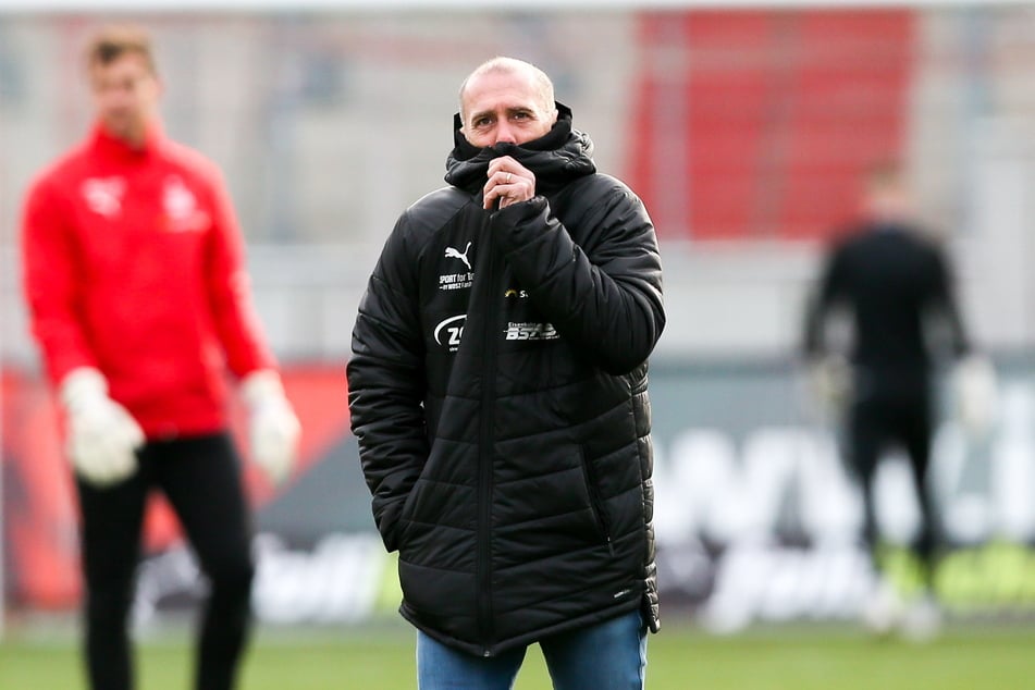 Muss sich weiter warm anziehen: FSV-Coach Joe Enochs.