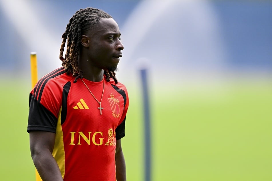 Belgiens Jérémy Doku (24) möchte die Geburt seines ersten Kindes miterleben - von France Pierron erntet er dafür wenig Verständnis.