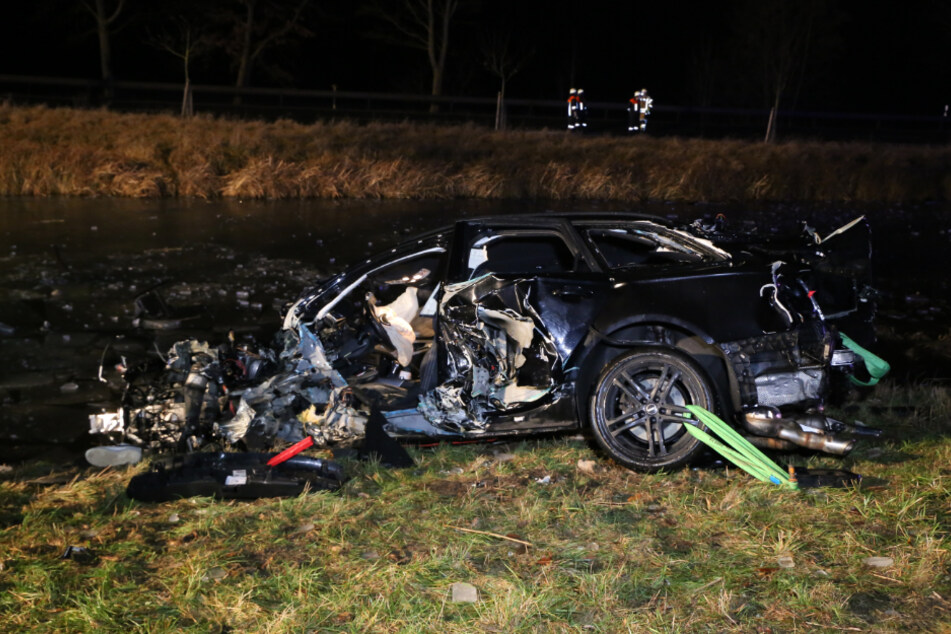 Der Audi A6 ist nur noch ein Wrack.