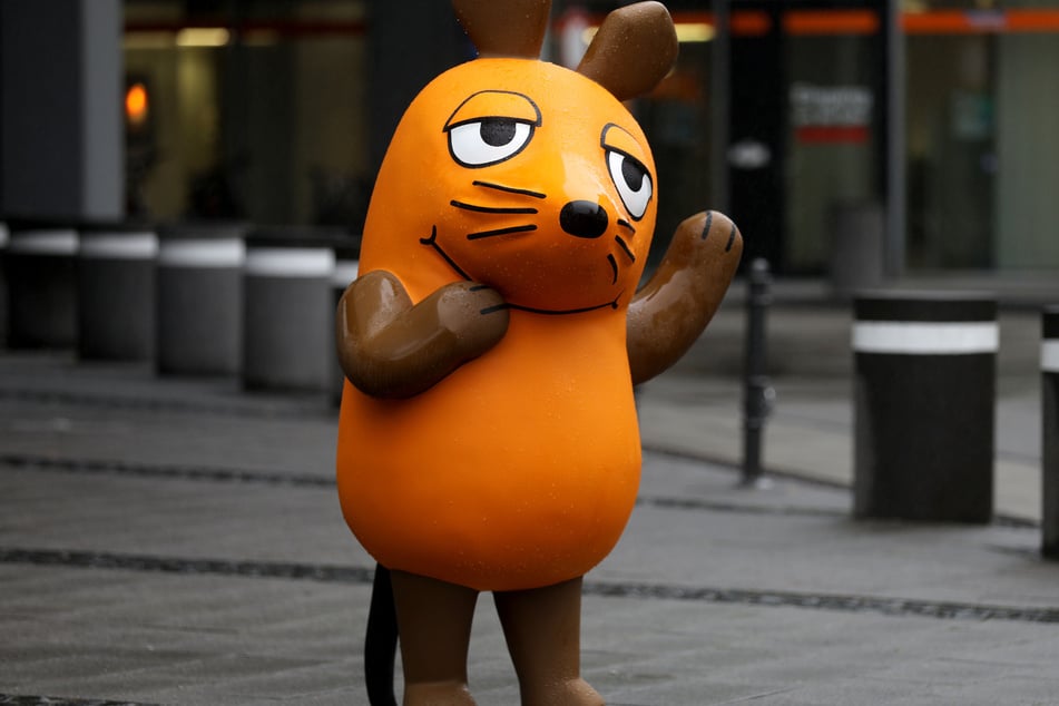 Von der menschengroßen Figur der Maus vor dem WDR-Gebäude in der Kölner Innenstadt fehlt seit Dienstagmorgen jede Spur.