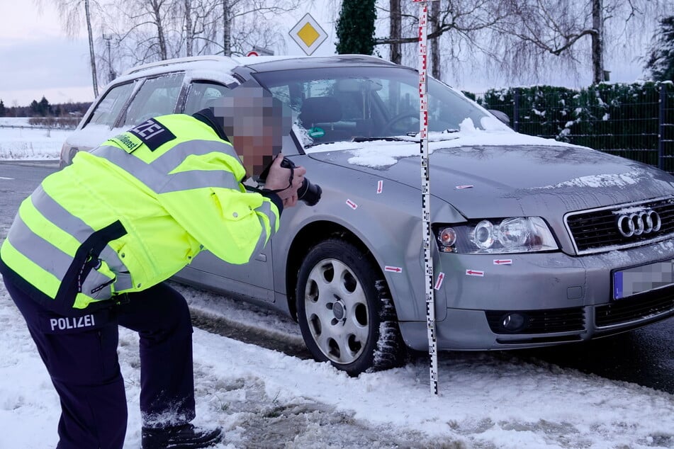 Die Polizei ermittelt zu einem Unfall in Chemnitz am Samstagnachmittag.