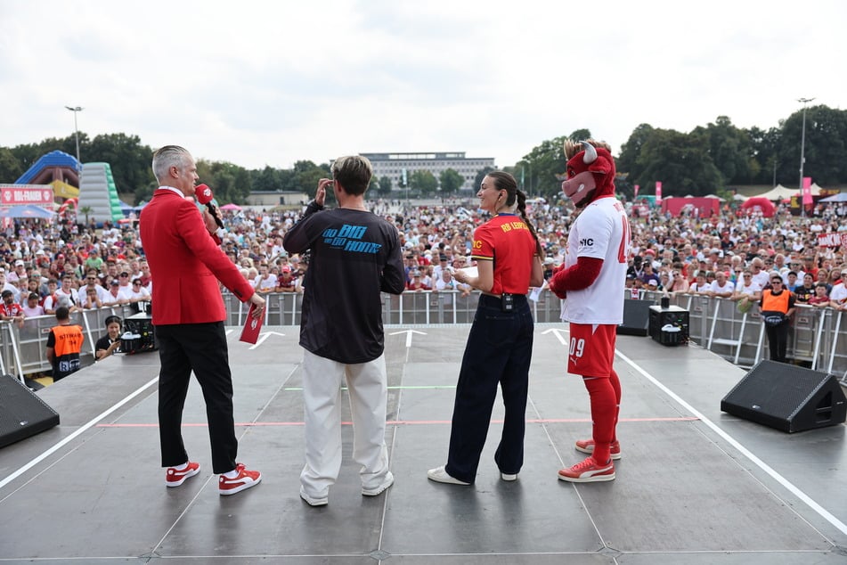 Vor rund 12.000 Fans stand er auf der Bühne.