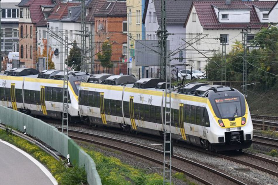 Der Jugendliche fuhr außerhalb der S-Bahn mit. (Symbolfoto)