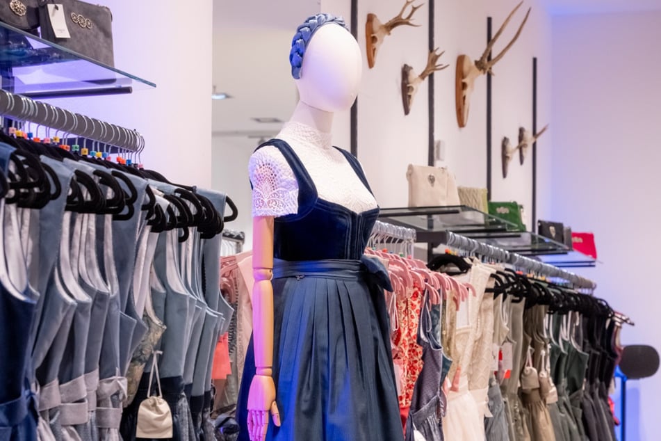 Auf über 300 Quadratmetern könnt Ihr hier ab dem morgigen Samstag Trachten shoppen.