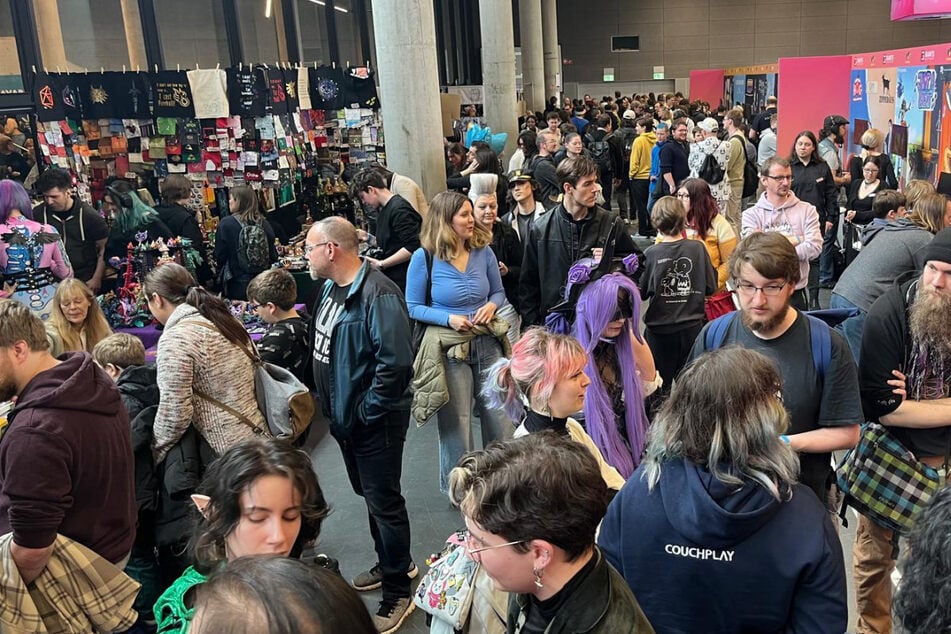 Der Andrang wird nicht weniger. Nach dem Umzug in eine größere Location wird die Messe nur ein Jahr später auch zeitlich erweitert.