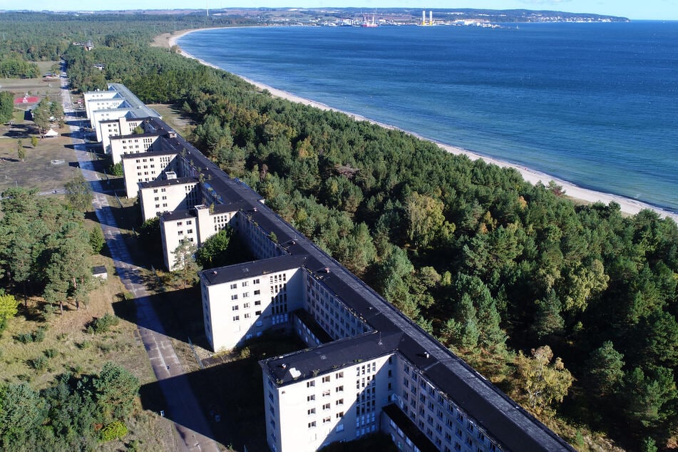 Blick auf Block fünf im denkmalgeschützten Komplex Prora.