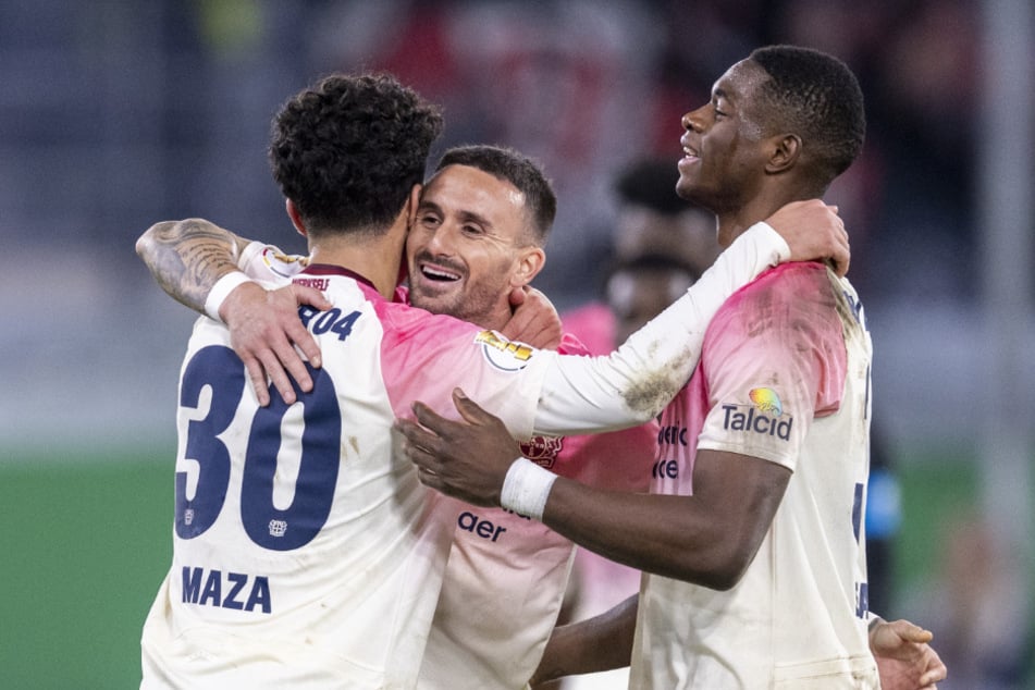 Nach nur einer Saison könnte die gemeinsame Zeit von Ibrahim Maza (20, l.), Aleix Garcia (29, Mitte) und Christian Kofane (19) schon wieder vorbei sein.