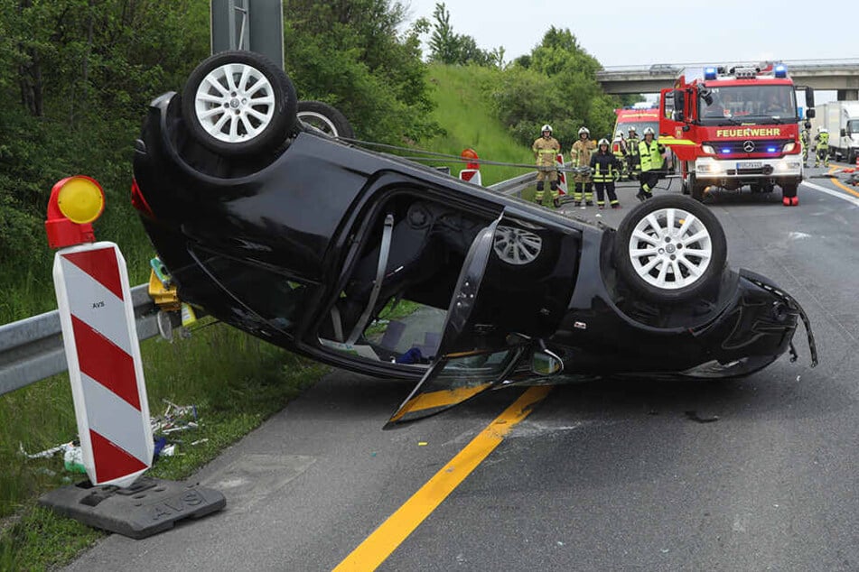 Opel will auf A17 auffahren, doch übersieht Stauende