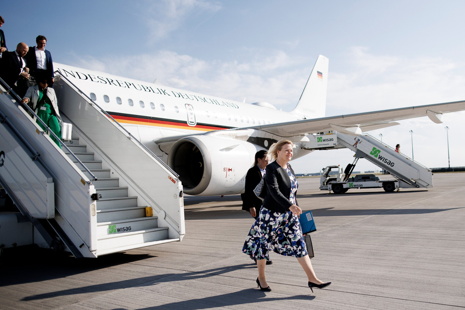 Den Koffer mit einem Versprechen der Bundesregierung hatte Innenministerin Nancy Faeser bei der Innenministerkonferenz zur Asyl-Reform in Luxemburg leider vergessen.