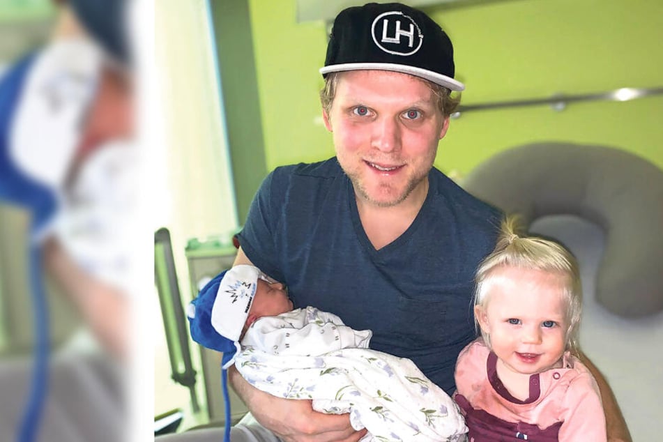 Mario Lamoureux hält voller Stolz seine beiden Töchter im Arm: Links die kleine Myra Ann und rechts die einjährige Mox.