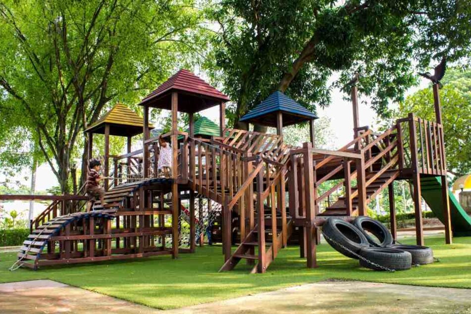 Auf einem Spielplatz passierte das Unglück. (Symbolbild)