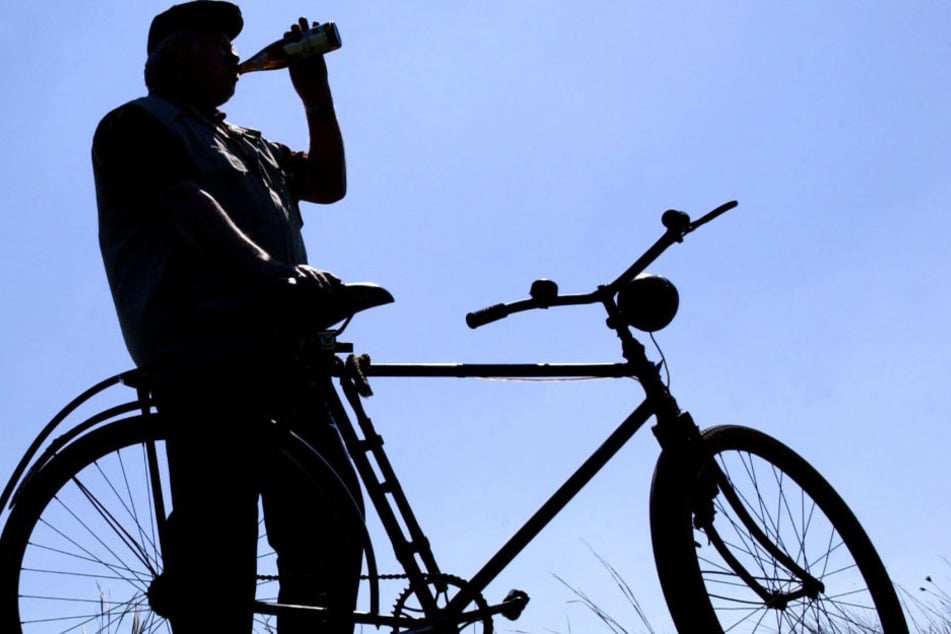 Wer mit zu viel Alkohol auf dem Fahrrad erwischt wird, riskiert seinen Autoführerschein. (Symbolbild)